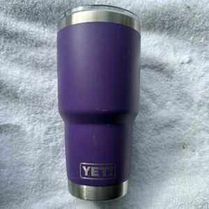 Yeti 30 oz rambler peak purple